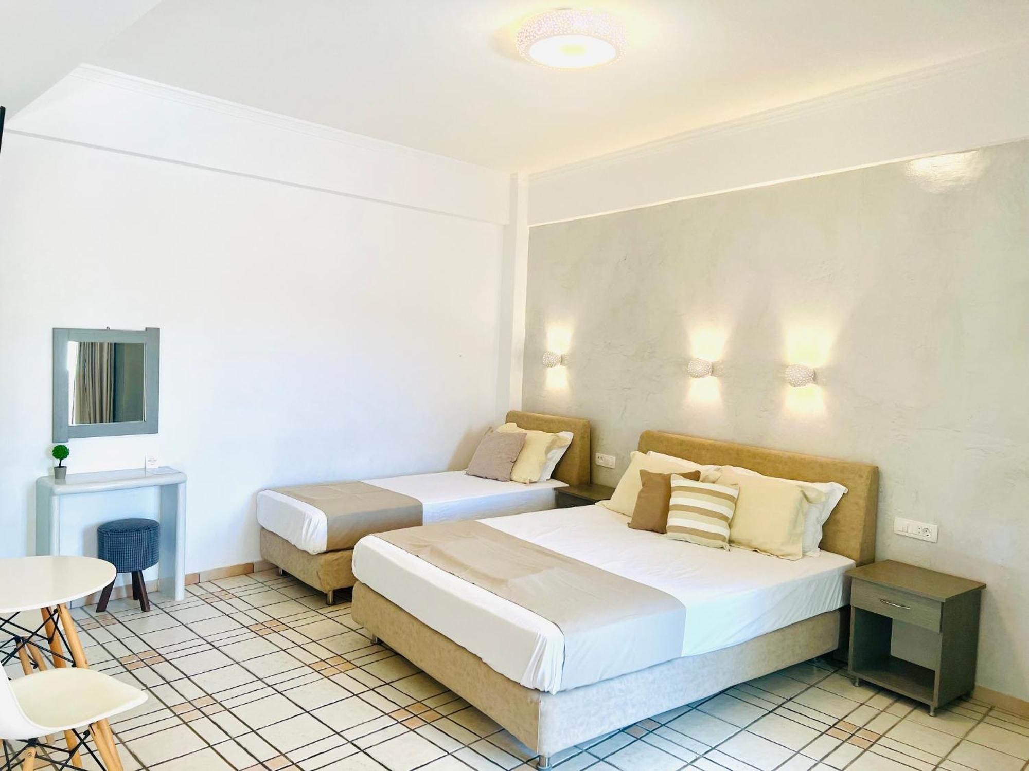 Arapiou Apartments Perivolos  Pokoj fotografie